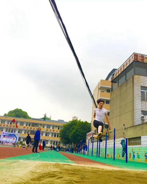 成都市新都区泰兴中学校三级跳