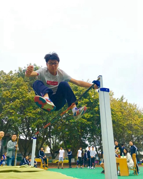 成都市新都区泰兴中学校跳高