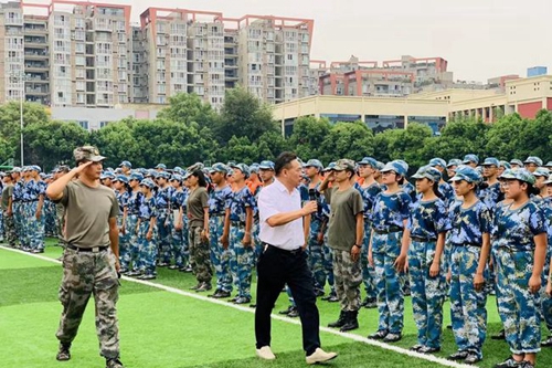 成都高新实验中学军训检阅
