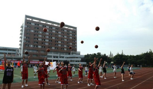 成都高新实验中学篮球表演