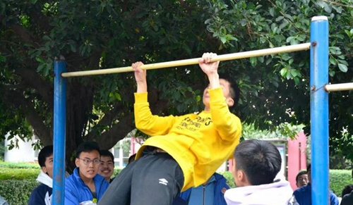 成都七中初中（锦城校区）引体向上