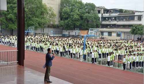 成都市新都区升庵中学操场集合