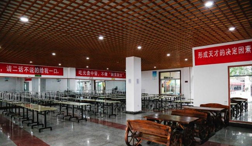 成都多维艺术学校食堂环境