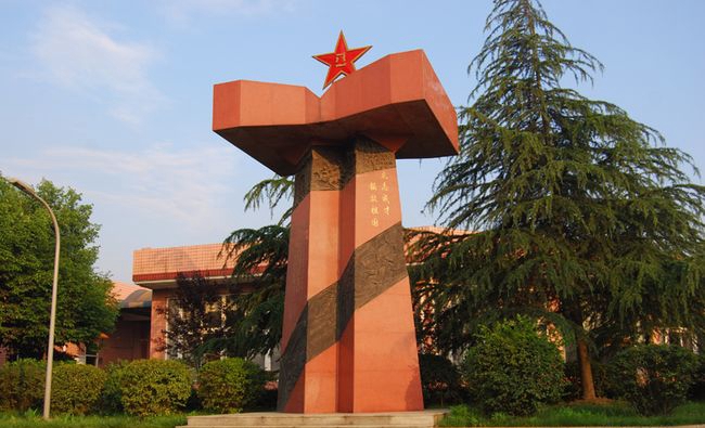 成都市第三十六中学校校园雕塑