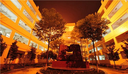 成都温江二中校园夜景