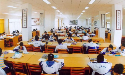 四川大学附属中学(成都12中)图书馆