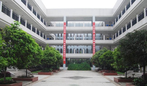 成都市新都香城中学教学楼内景