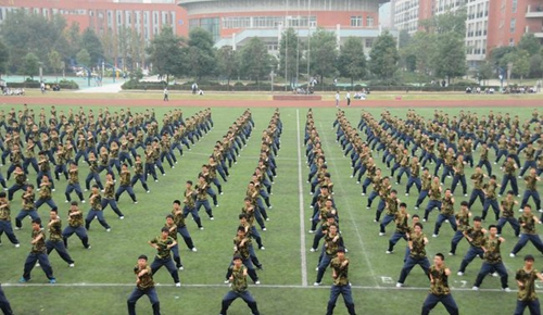 成都市新都香城中学军体拳