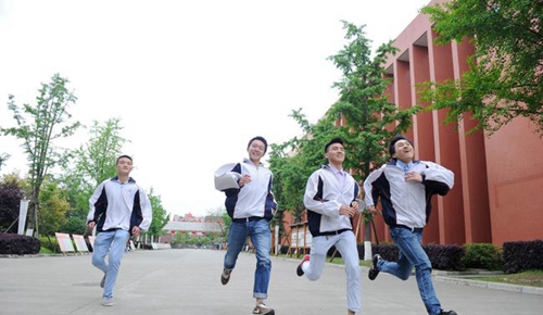 成都市新都香城中学青春洋溢