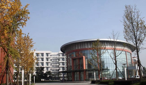 成都市新都香城中学图书馆