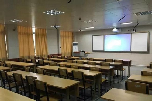 成都市青白江中学教室