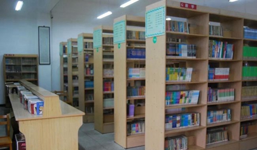 成都市青白江中学图书馆