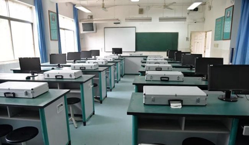 成都市青白江中学现代化教室