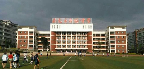 四川省南充市白塔中学体育课