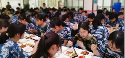 成都树德中学国际部(宁夏街校区)军训5