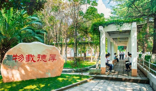 四川省阆中东风中学文化走廊