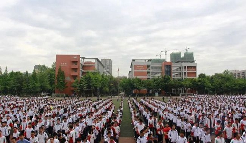 成都树德中学国际部(光华校区)操场集合