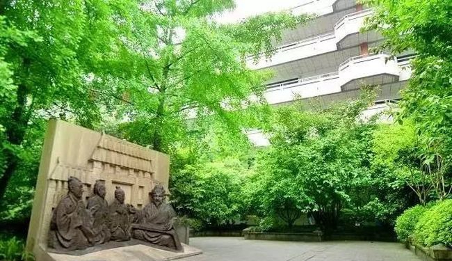 成都石室中学国际部(文庙校区)北美课程中心校园雕塑