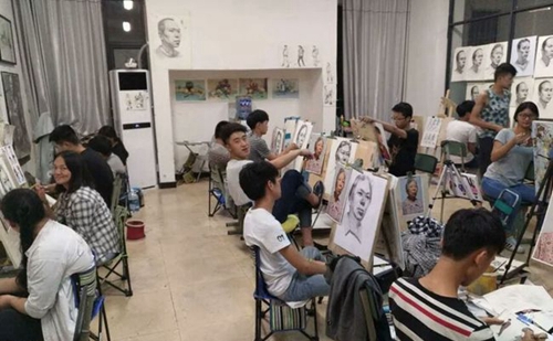 成都美菲林画室学生课堂1