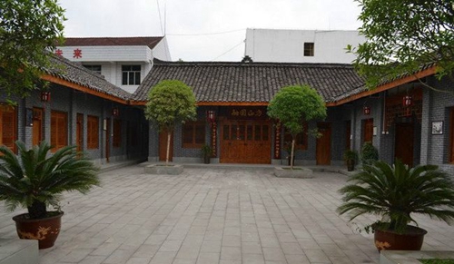 阆中市柏垭中学休闲区