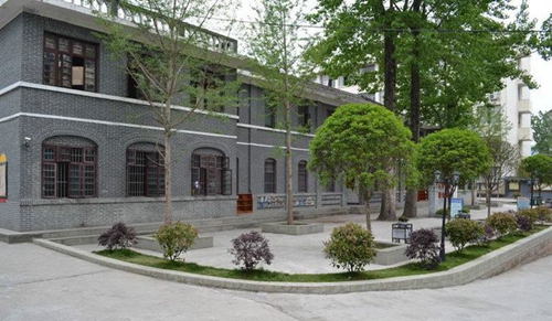 阆中市柏垭中学学校花园