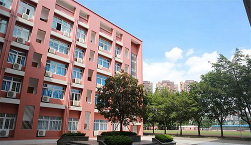 成都七中嘉祥外国语学校国际高中国际楼小花园