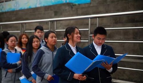 成都七中嘉祥外国语学校国际高中升旗仪式