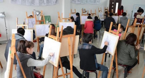 成都涵今画室学生课堂