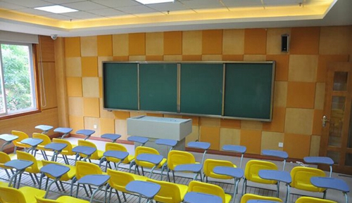 成都西雅美途外国语联合学校音乐教室