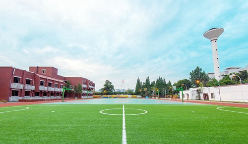 成都西雅美途外国语联合学校运动场