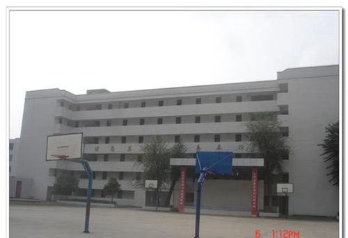 营山双河中学操场