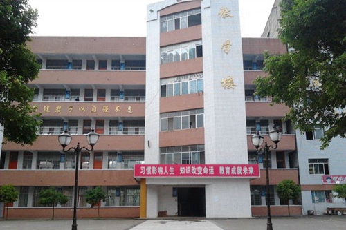 营山双河中学教室