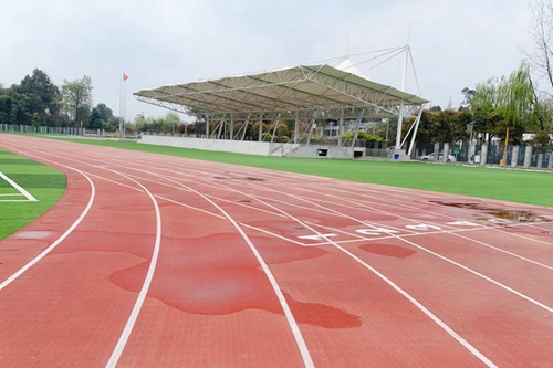 成都绵实外国语学校操场