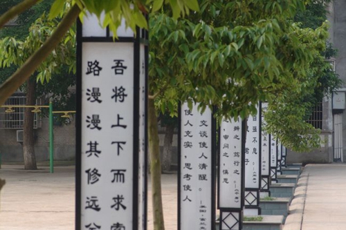 四川省蓬安中学长廊灯柱