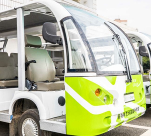 龙泉驿区新格林艺术高级中学校车