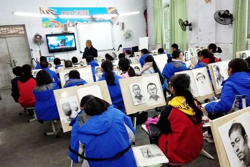 成都高新三岔中学美术课