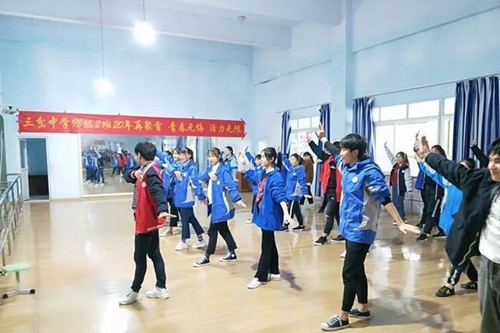 成都高新三岔中学舞蹈课