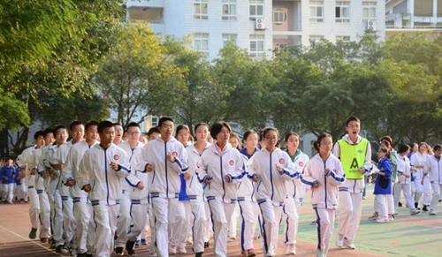 成都市田家炳中学班级大课间