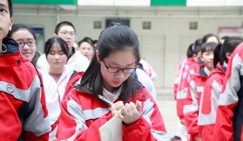 成都市田家炳中学法治课