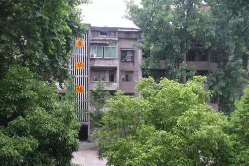 蓬安县徐家中学春华楼