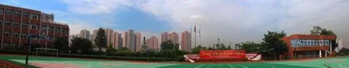 四川师范大学附属中学外国语学校操场全貌