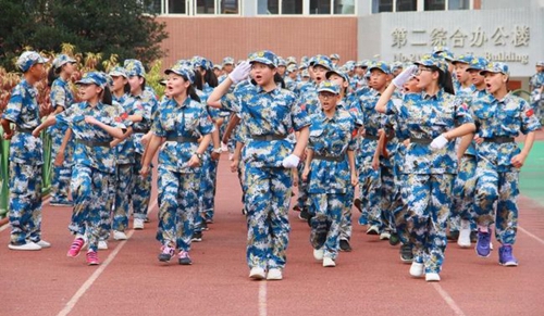 四川师范大学附属中学外国语学校分列式
