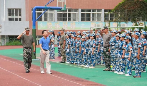 四川师范大学附属中学外国语学校军训检阅