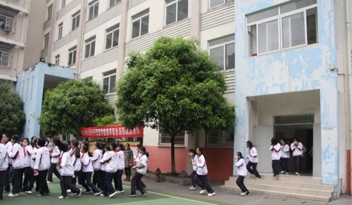四川师范大学附属中学外国语学校消防疏散演练2
