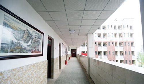 都江堰育才学校走廊