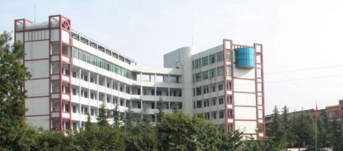 南部县优虎中学教学楼一角