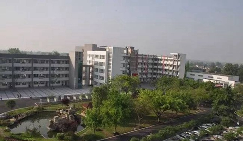 四川省邛崃市高埂中学校园风貌