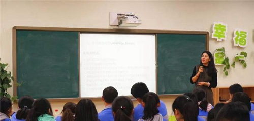 四川师范大学实验外国语学校国际部课堂一瞬2