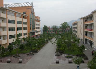 新疆石河子卫生学校2025年招生简章