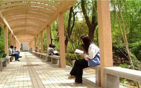 四川省南充师范学校专业报名收费贵不贵
